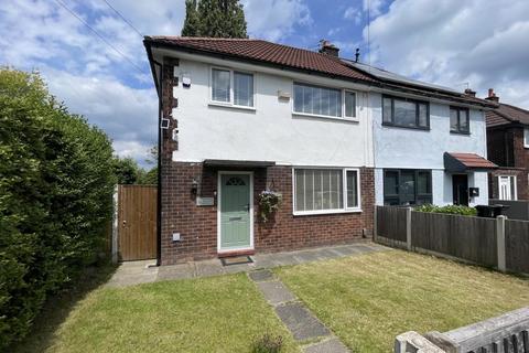 3 bed property, in Woodstock Crescent, £260,000
