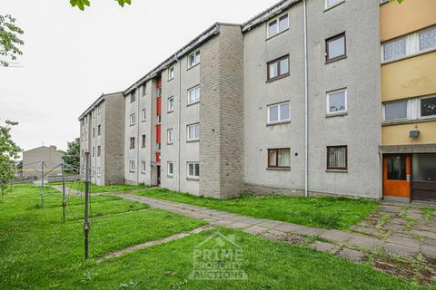 2 bed property, in 92 Oldcroft Place, £55,000