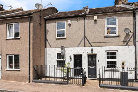 2 bed property, in Charles Street, £300,000