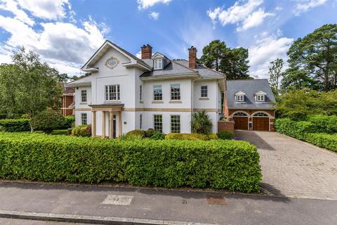 6 bed property, in The Chase, £2,650,000