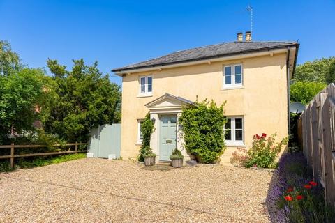 4 bed property, in Bottlesford, £765,000