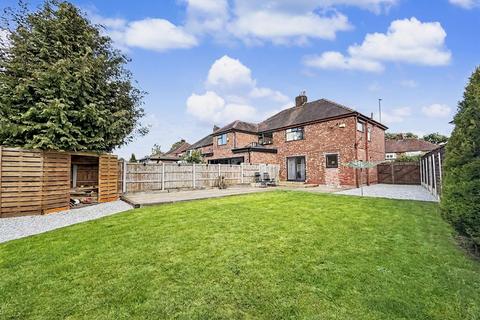 3 bed property, in Oak Lane, £310,000