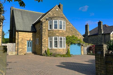 3 bed property, in Huddersfield Road, £595,000