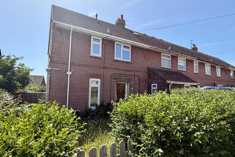 2 bed property, in Weymouth DT4, £225,000