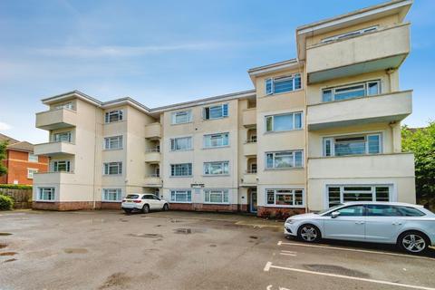 1 bed property, in Archers Road, £140,000