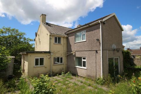 4 bed property, in Pemberton Road, £85,000