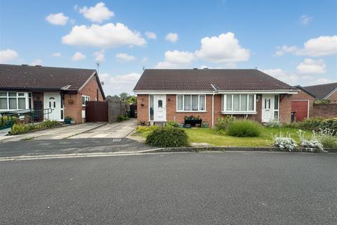 2 bed property, in Muirfield Way, £295,000
