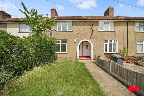 2 bed property, in Halbutt Gardens, £350,000