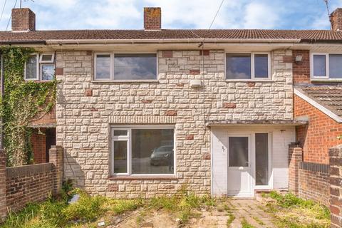 3 bed property, in Botley Drive, £195,000