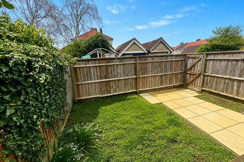 1 bed property, in Crabtree Lane, £199,950