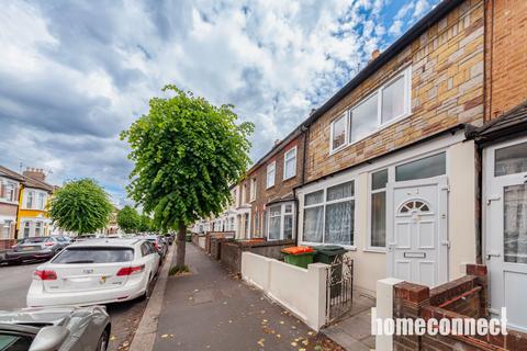 3 bed property, in Berkeley Road, £505,000