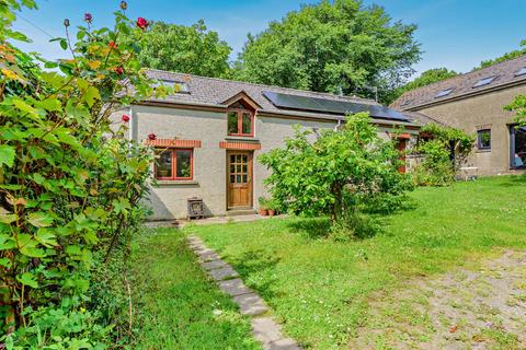 3 bed property, in Trefin, £210,000