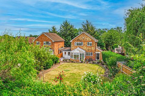 3 bed property, in Green Lane, £725,000