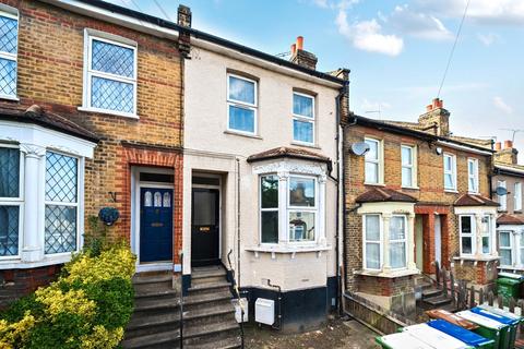3 bed property, in Maximfeldt Road, £400,000