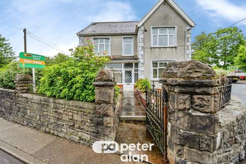 3 bed property, in Ty'r Darren, £270,000