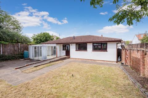 3 bed property, in Lynwood Avenue, £625,000