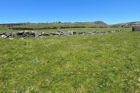 Studio, in Y Fron, £55,000