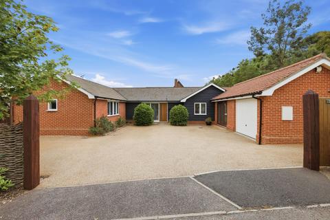 4 bed property, in The Walnuts, £675,000