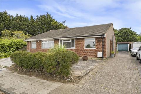 2 bed property, in St. Laurence Close, £425,000