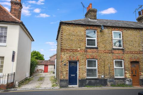 2 bed property, in Maldon Road, £210,000
