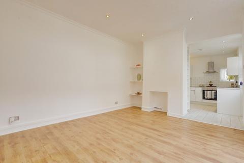 2 bed property, in Valkyrie Road, £260,000