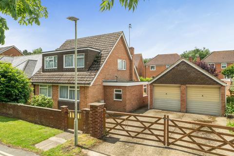 3 bed property, in Bramshill Close, £700,000