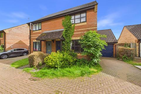 3 bed property, in Glebe Way, £270,000