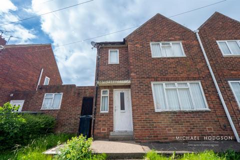 2 bed property, in Shaftesbury Avenue, £75,000