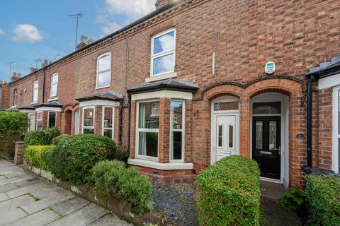 2 bed property, in Gladstone Avenue, £250,000