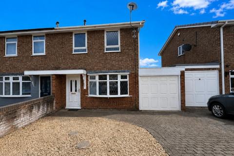 3 bed property, in Knight Road, £250,000