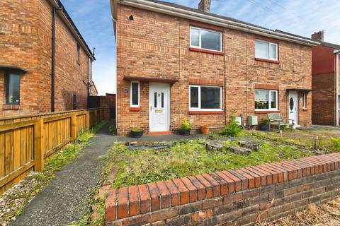 2 bed property, in River Bank East, £90,000