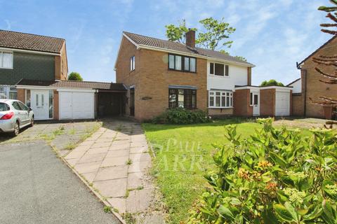 3 bed property, in Somerfield Close, £240,000