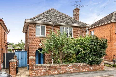 3 bed property, in Seymour Street, £320,000