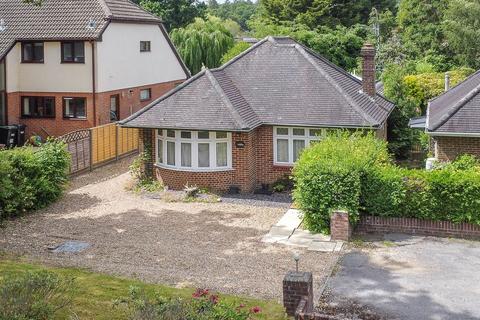3 bed property, in Lyndhurst Road, £480,000