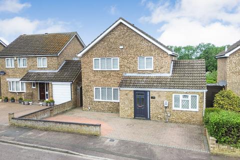 4 bed property, in Marlborough Park, £475,000