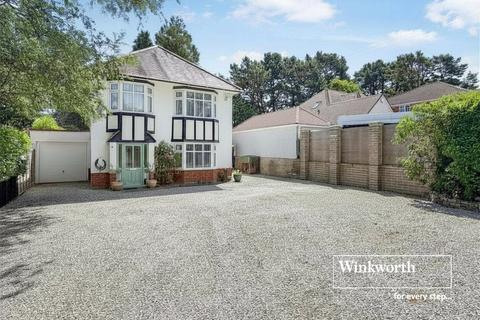 4 bed property, in New Road, £600,000
