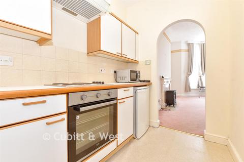 2 bed property, in South Parade, £230,000