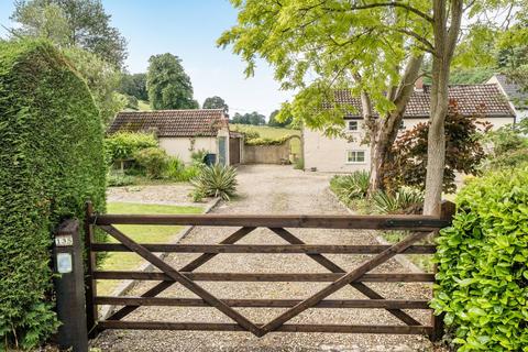 4 bed property, in Foxholes, £560,000