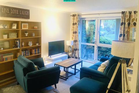 2 bed property, in Liege House, £79,000