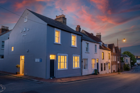 4 bed property, in High Street, £1,000,000