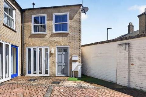 2 bed property, in Pocklington Court, £150,000