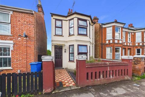 3 bed property, in Hatfield Road, £300,000