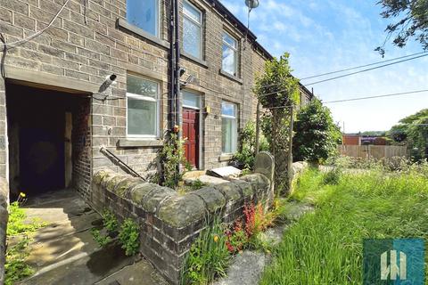 2 bed property, in Moorlands Road, £130,000