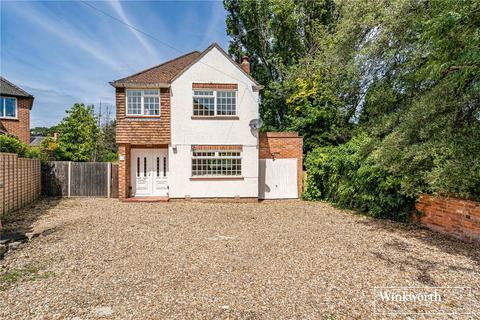 3 bed property, in Cedar Close, £550,000
