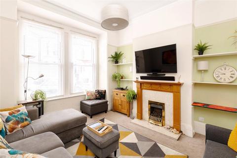 1 bed property, in Kathleen Road, £650,000