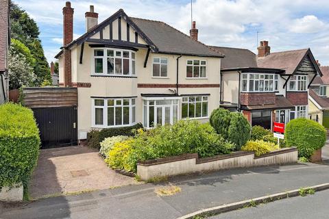3 bed property, in Tudor Crescent, £425,000