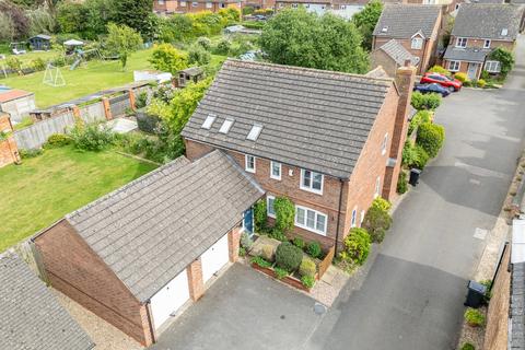 4 bed property, in Cherry Tree Close, £550,000