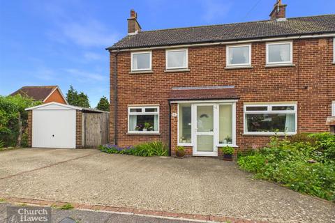 3 bed property, in Pedlars Close, £400,000