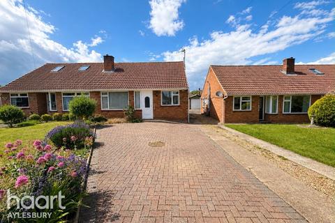 2 bed property, in Windermere Close, £350,000