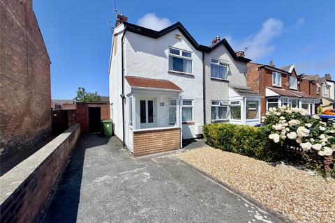 2 bed property, in Lawson Street, £175,000
